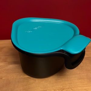 Tupperware Chop Collector  NEW